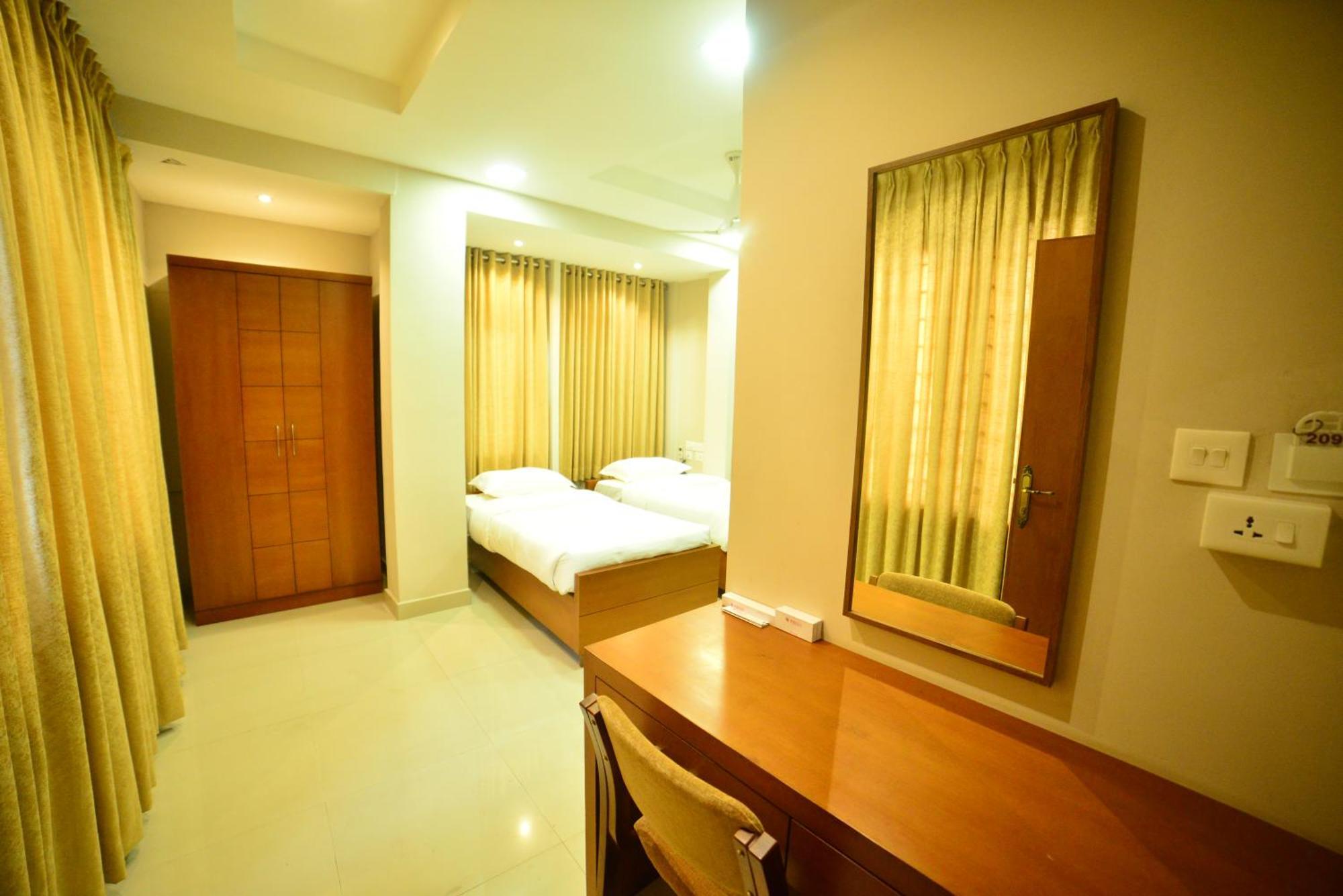 Hotel Priya Kottakkal Exterior foto