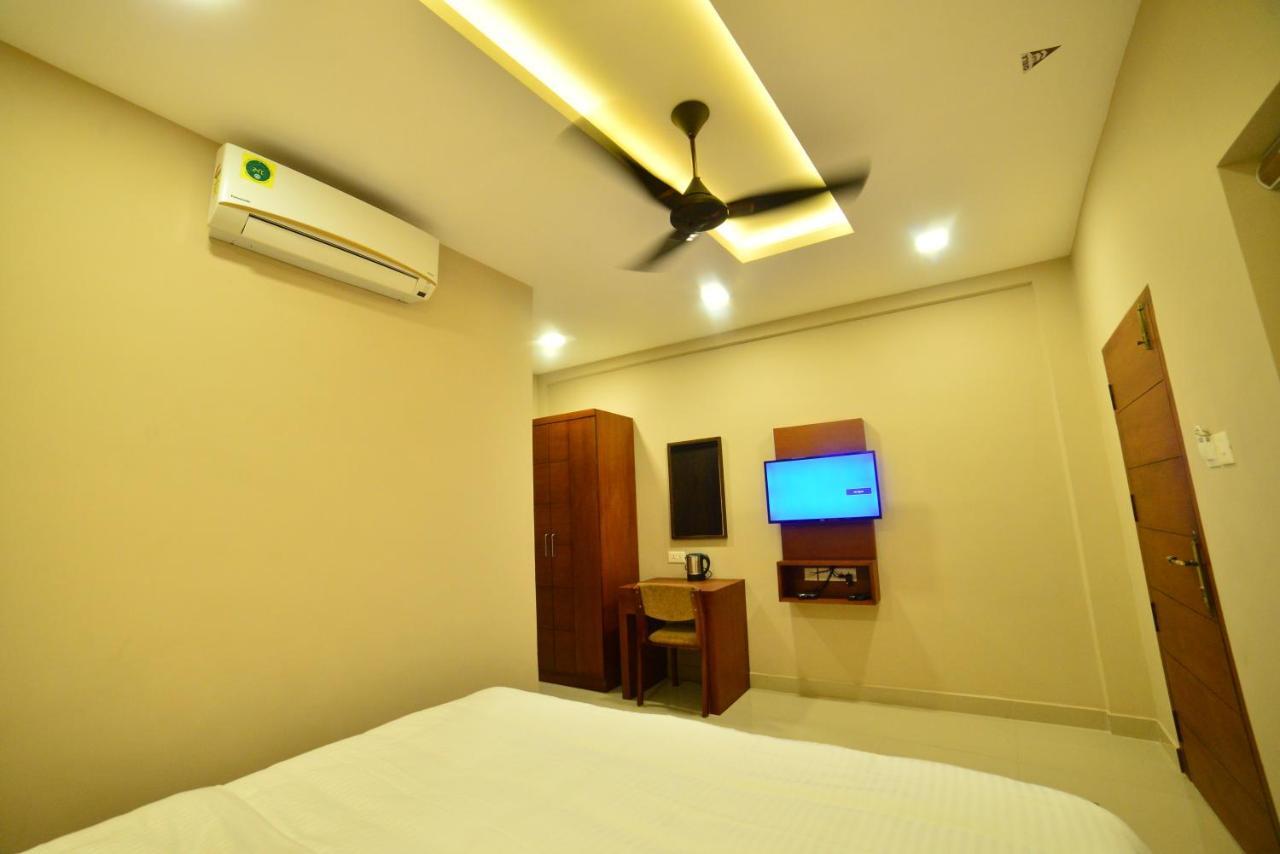 Hotel Priya Kottakkal Exterior foto