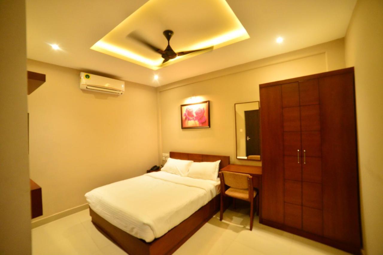 Hotel Priya Kottakkal Exterior foto