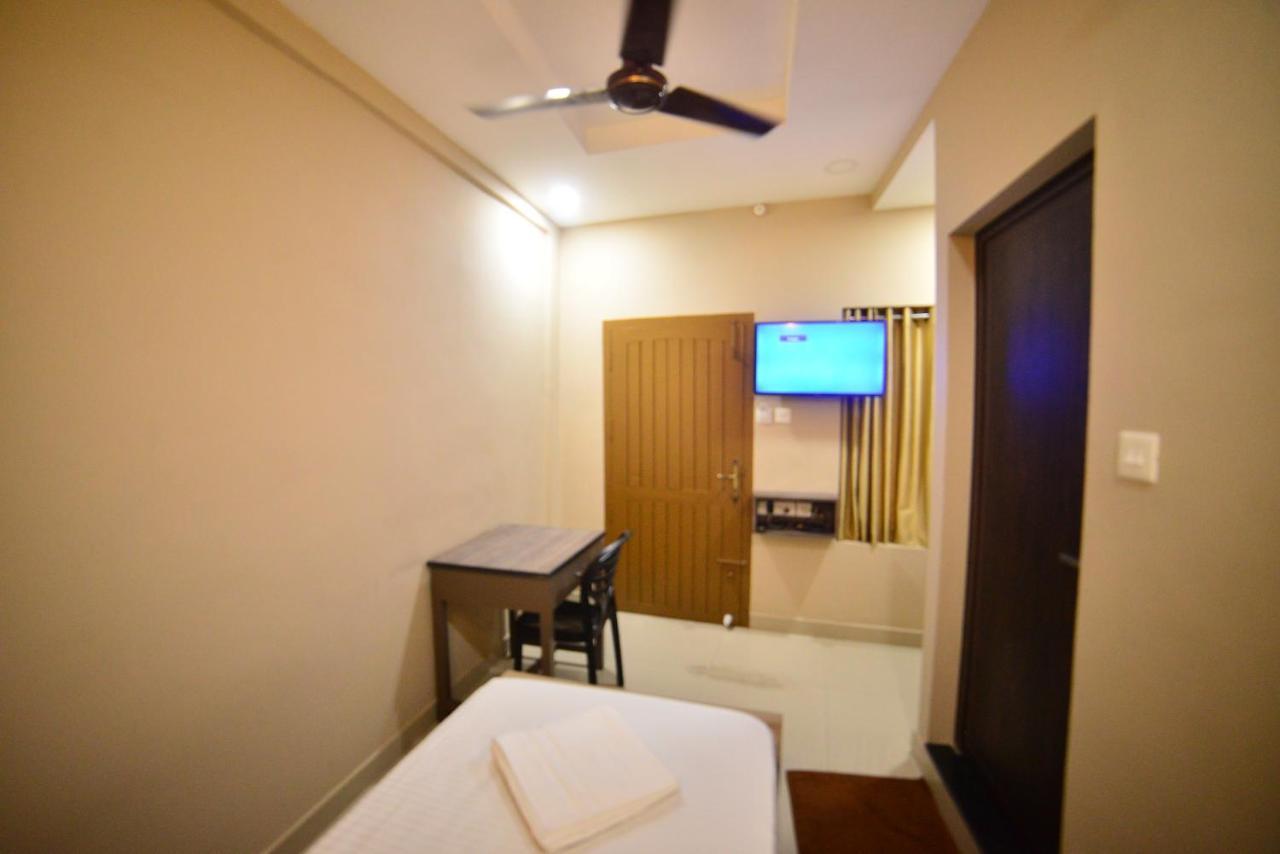 Hotel Priya Kottakkal Exterior foto