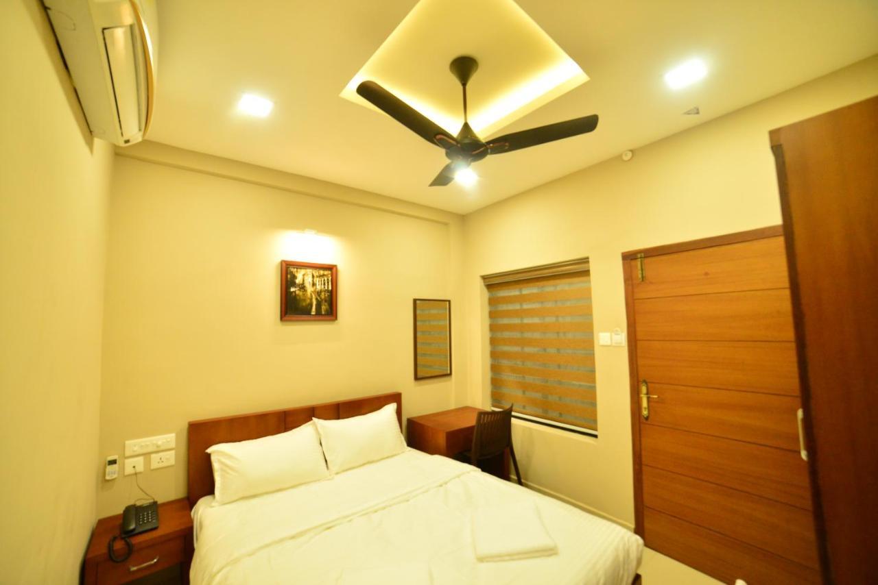 Hotel Priya Kottakkal Exterior foto