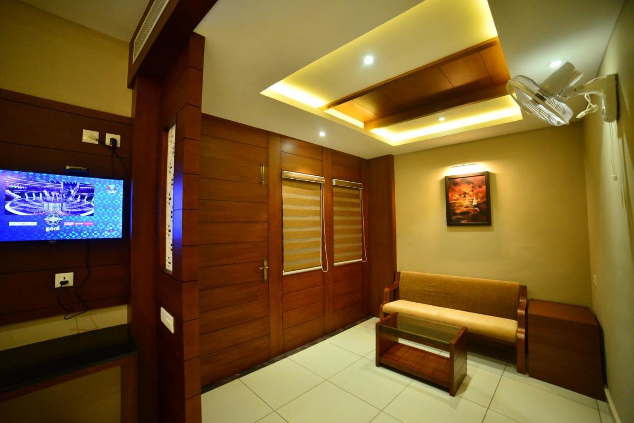 Hotel Priya Kottakkal Exterior foto